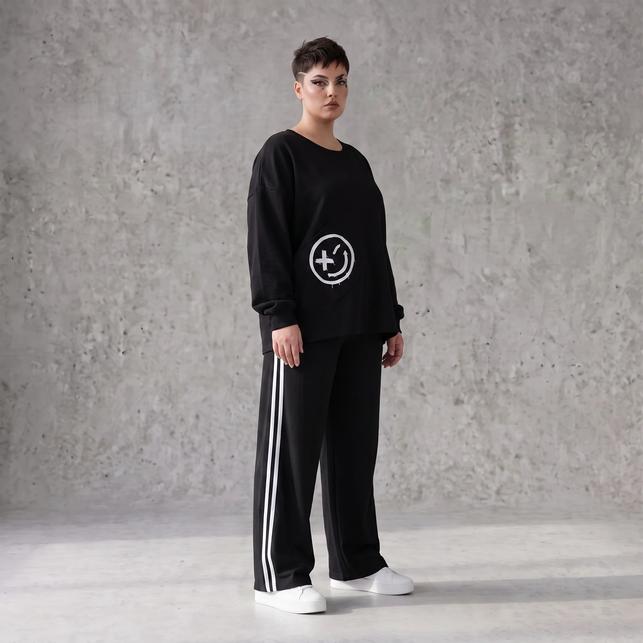 Sweatshirt mit Smileyprint und asymmetrischer Tasche aus weichem French Terry Rundhals