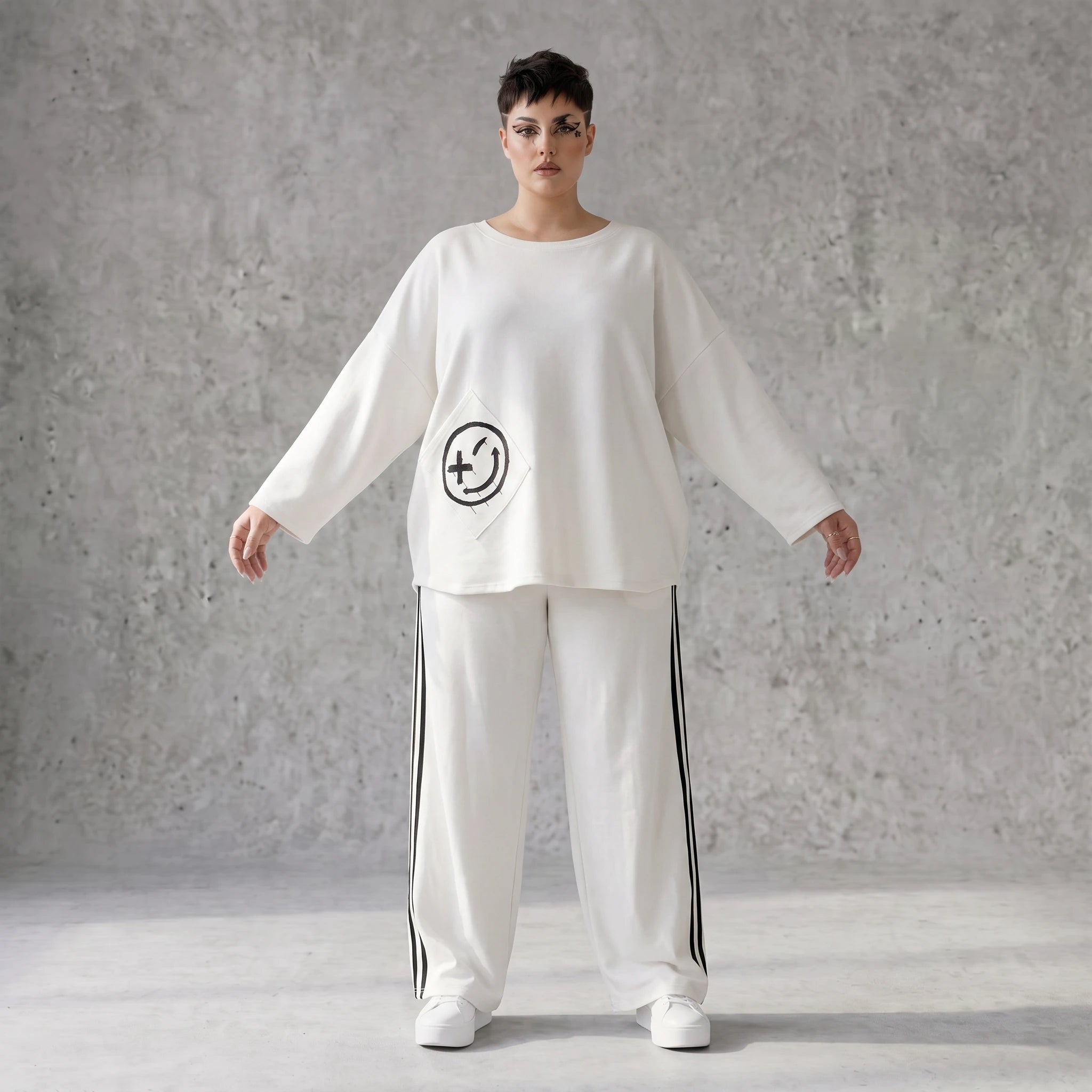 Ballonhose aus French Terry im College Look mit Kontraststreifen und Seitentaschen