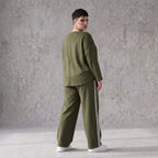 Joggerhose in Ballonform aus French Terry mit weißen Kontraststreifen im College Look
