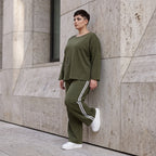 Joggerhose in Ballonform aus French Terry mit weißen Kontraststreifen im College Look