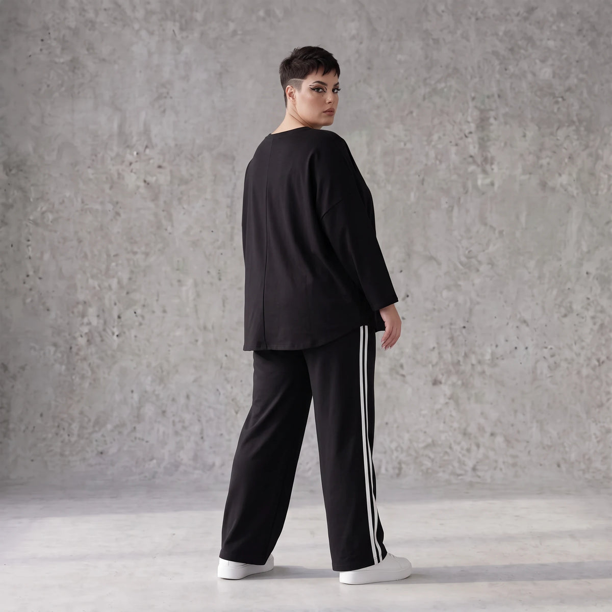 Ballonhose mit elastischem Bund und weissen Kontraststreifen im sportlichen College Look