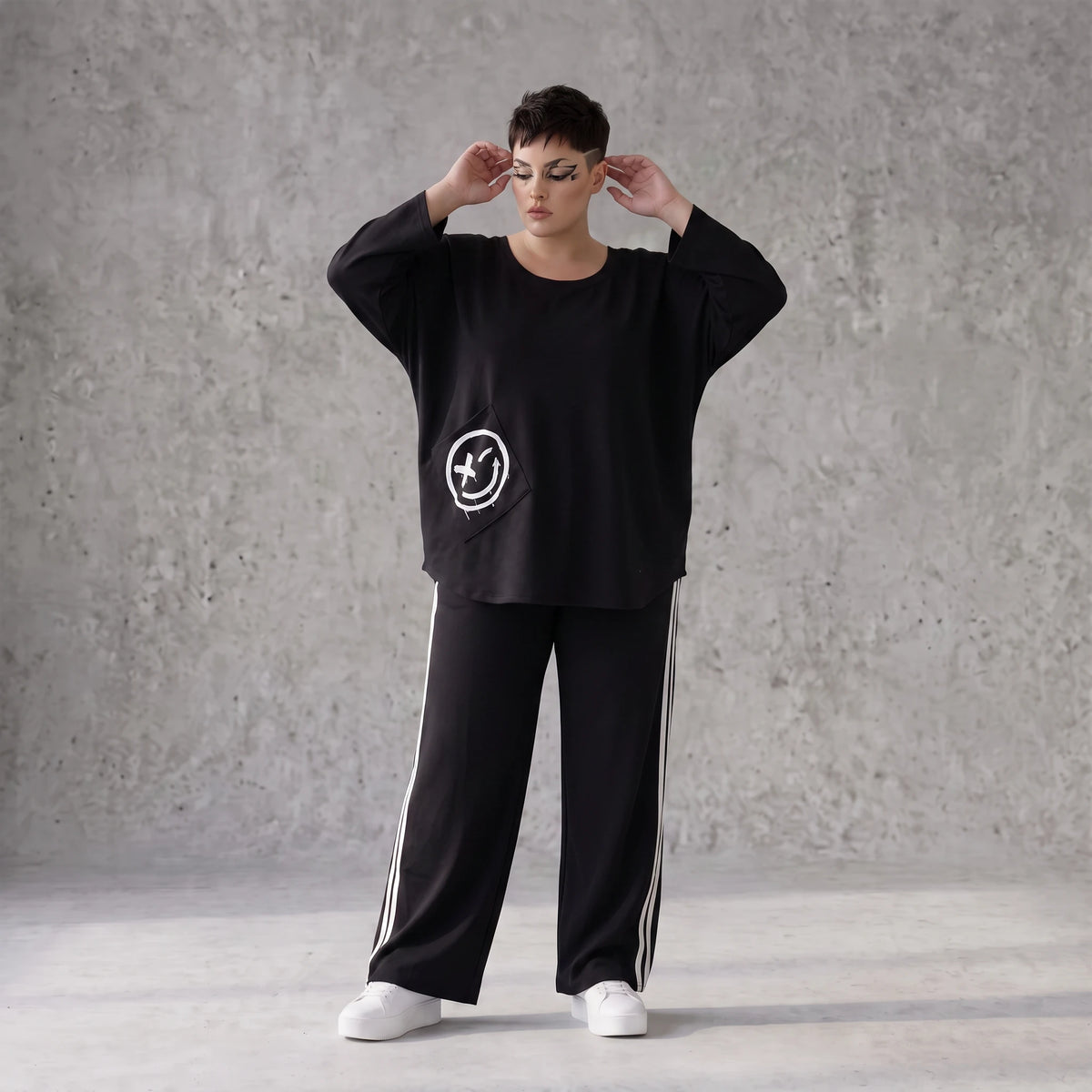 Ballonhose mit elastischem Bund und weissen Kontraststreifen im sportlichen College Look