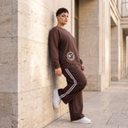 Ballonhose aus French Terry locker mit weißen Kontraststreifen im Retro College Joggerlook