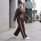 Ballonhose aus French Terry locker mit weißen Kontraststreifen im Retro College Joggerlook