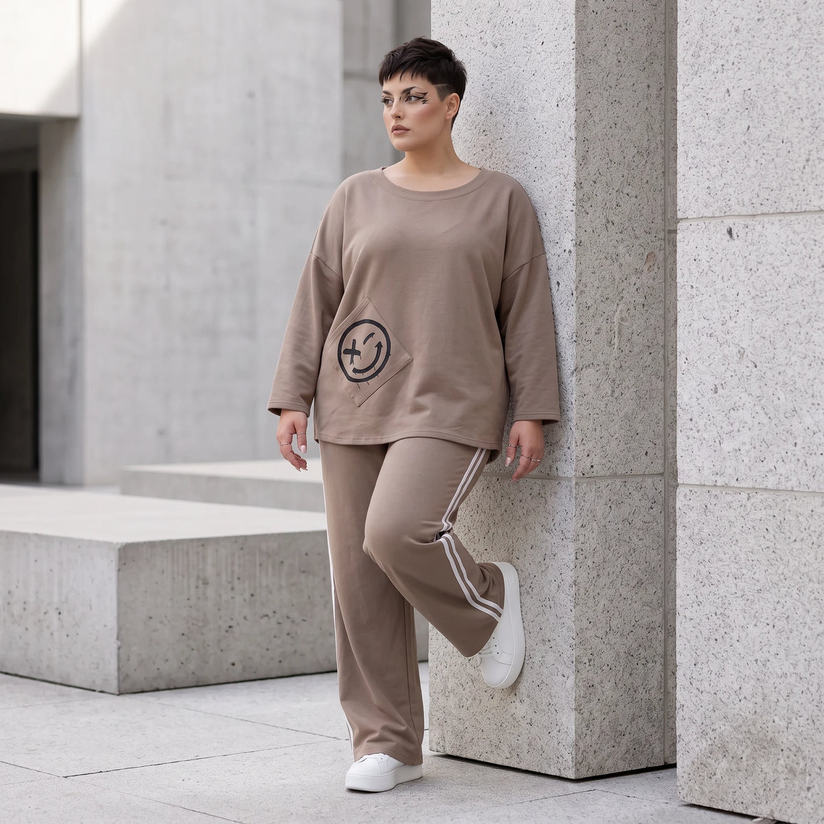 Jogger-Hose im Retro College Look aus French Terry mit weißen Kontraststreifen Ballonform