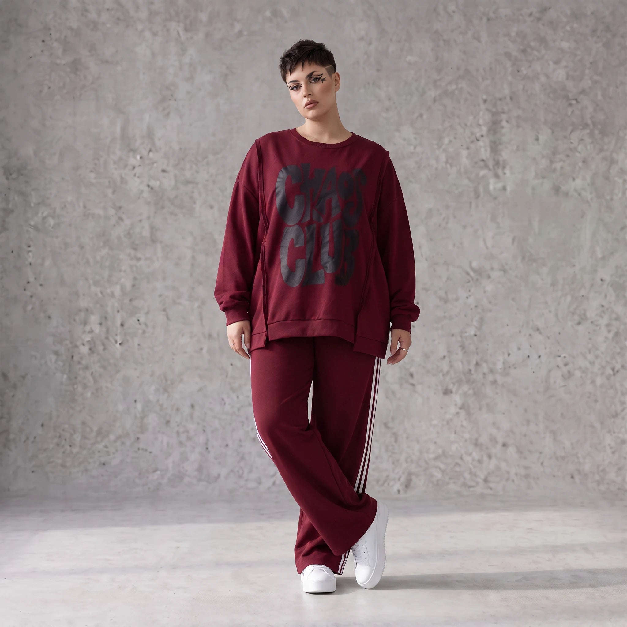 Kastiges Langarmshirt aus French Terry mit Statement Print und sichtbaren Außennähten