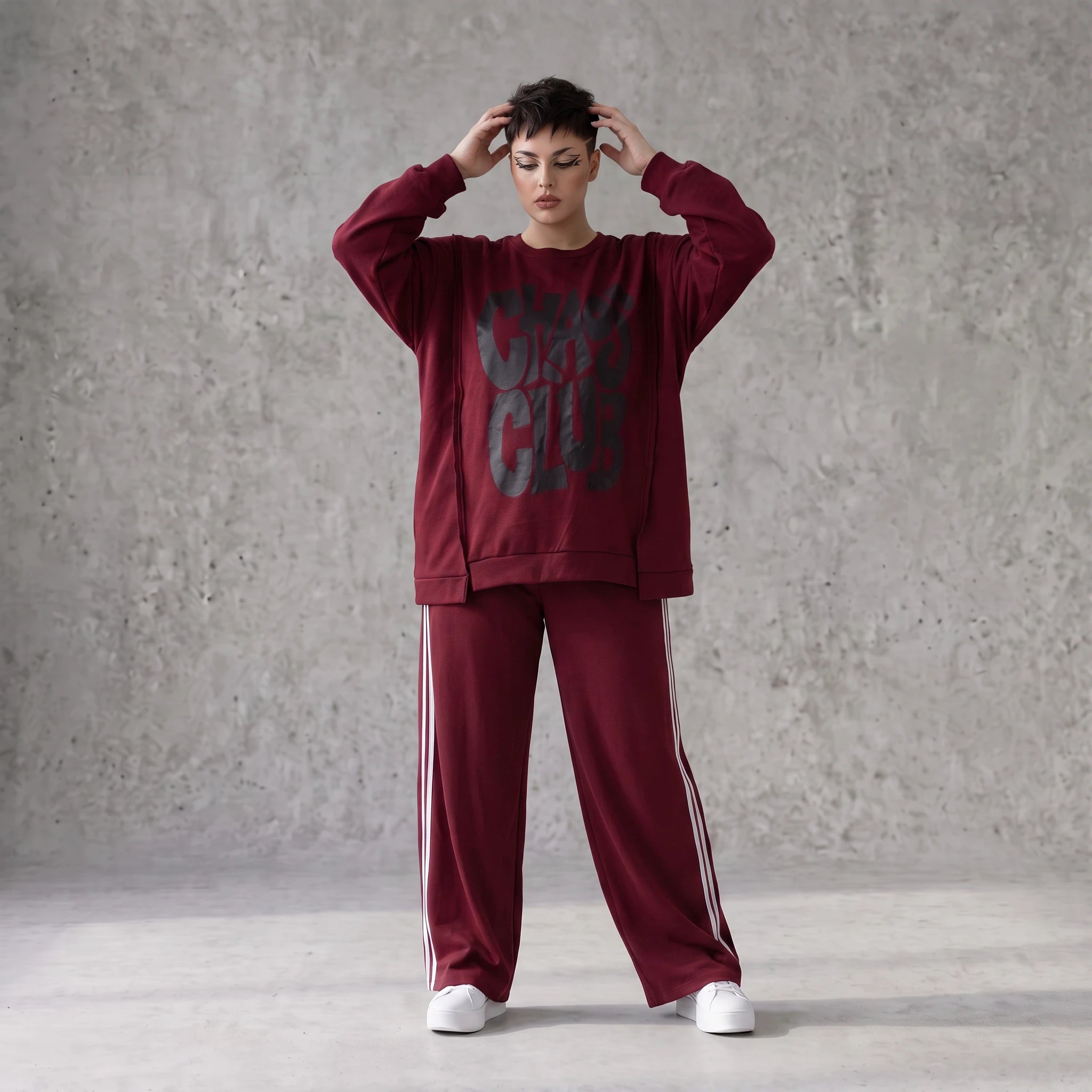 Kastiges Langarmshirt aus French Terry mit Statement Print und sichtbaren Außennähten