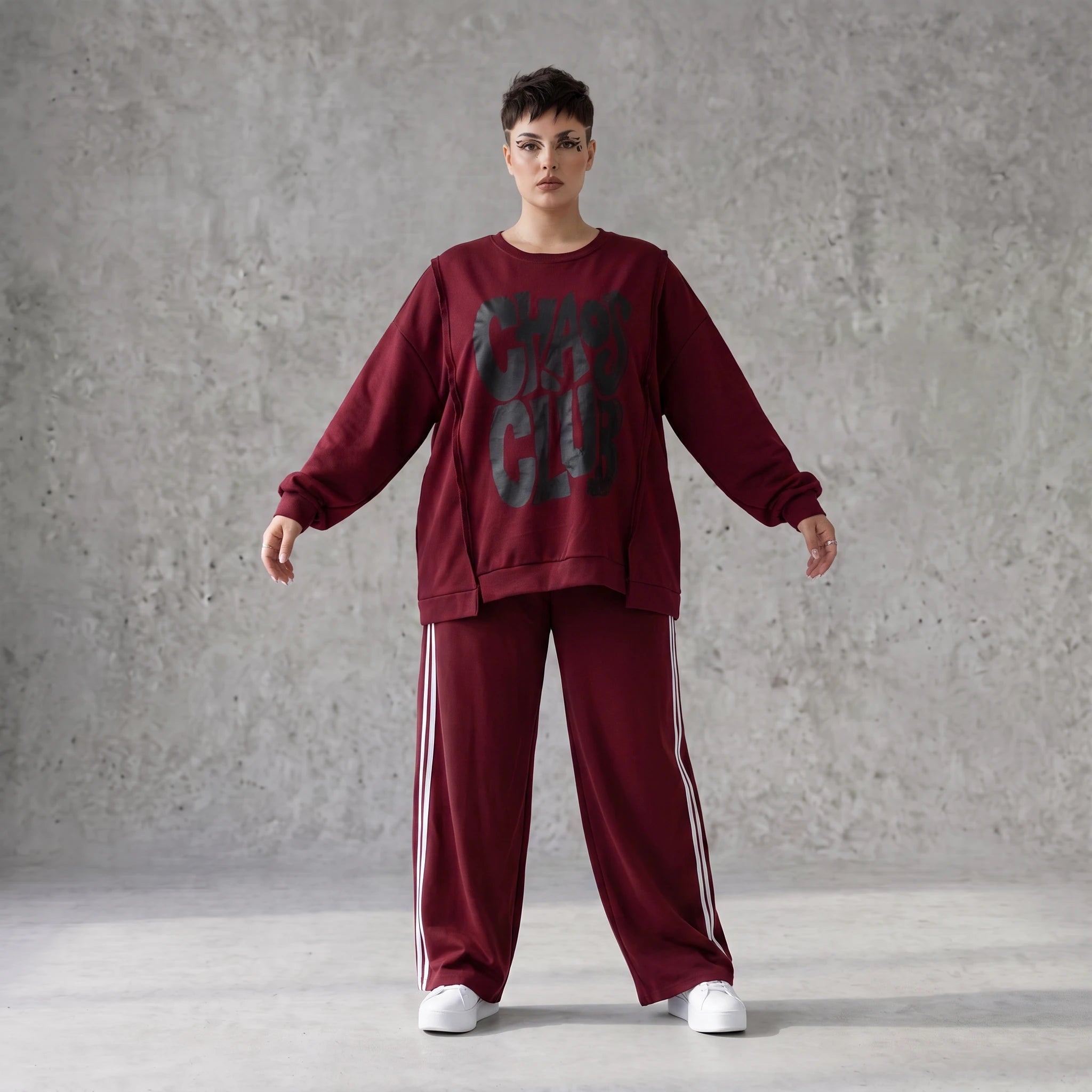 Kastiges Langarmshirt aus French Terry mit Statement Print und sichtbaren Außennähten