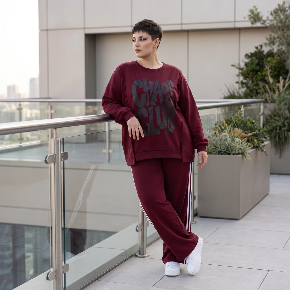 Kastiges Langarmshirt aus French Terry mit Statement Print und sichtbaren Außennähten
