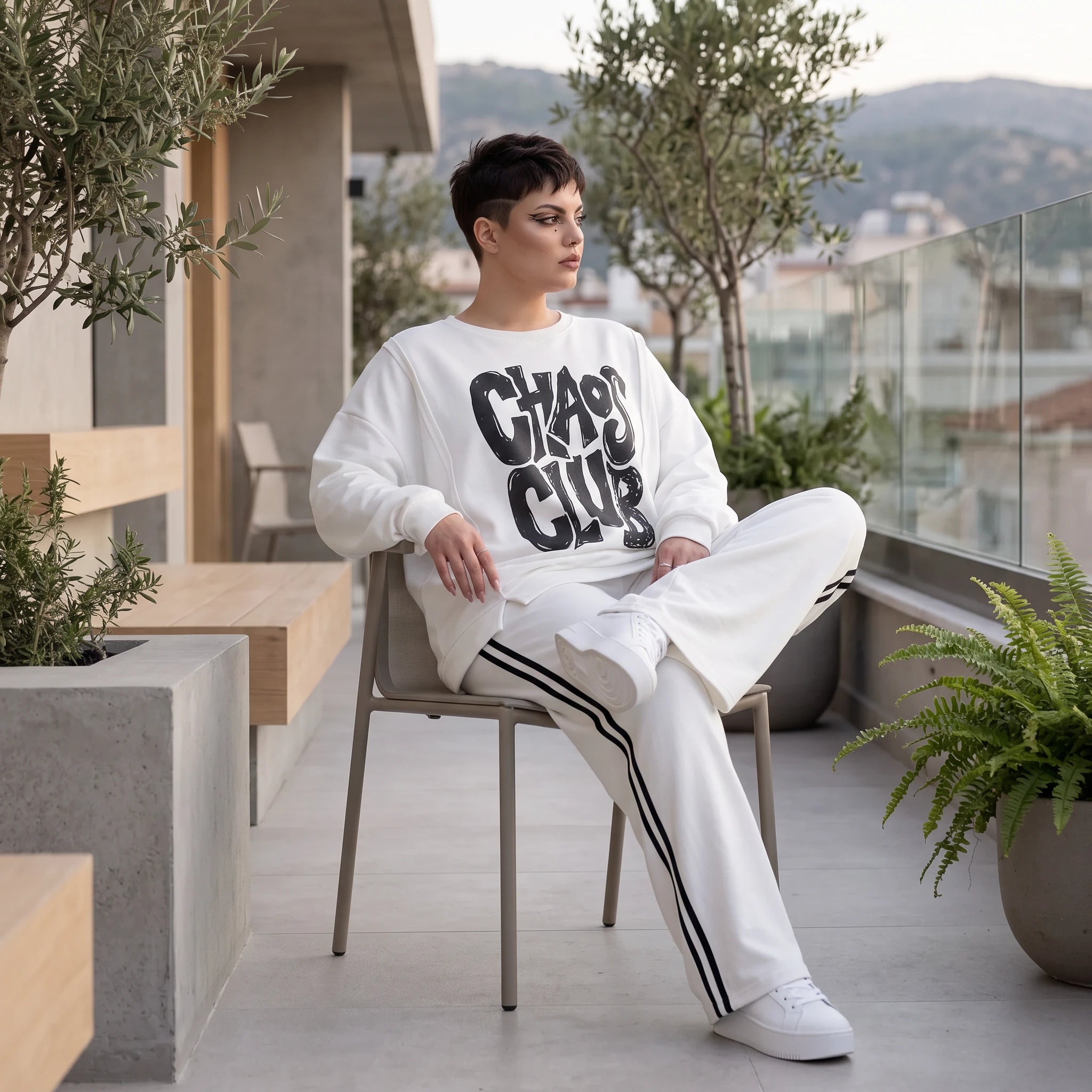 Kastiges Langarmshirt mit Statement Print und Außennähten aus French Terry Stretch urban