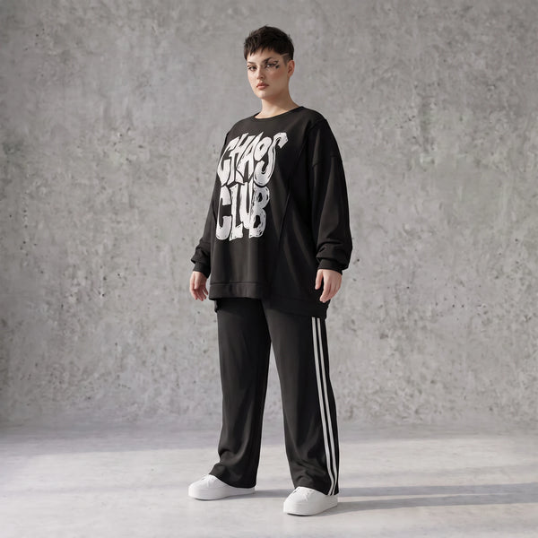 Statementshirt aus French Terry mit Chaos Club Print kastig und vorne kürzer geschnitten