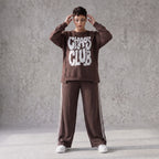 Braunes Sweatshirt mit Chaos Club Print aus French Terry und sichtbaren Außennähten