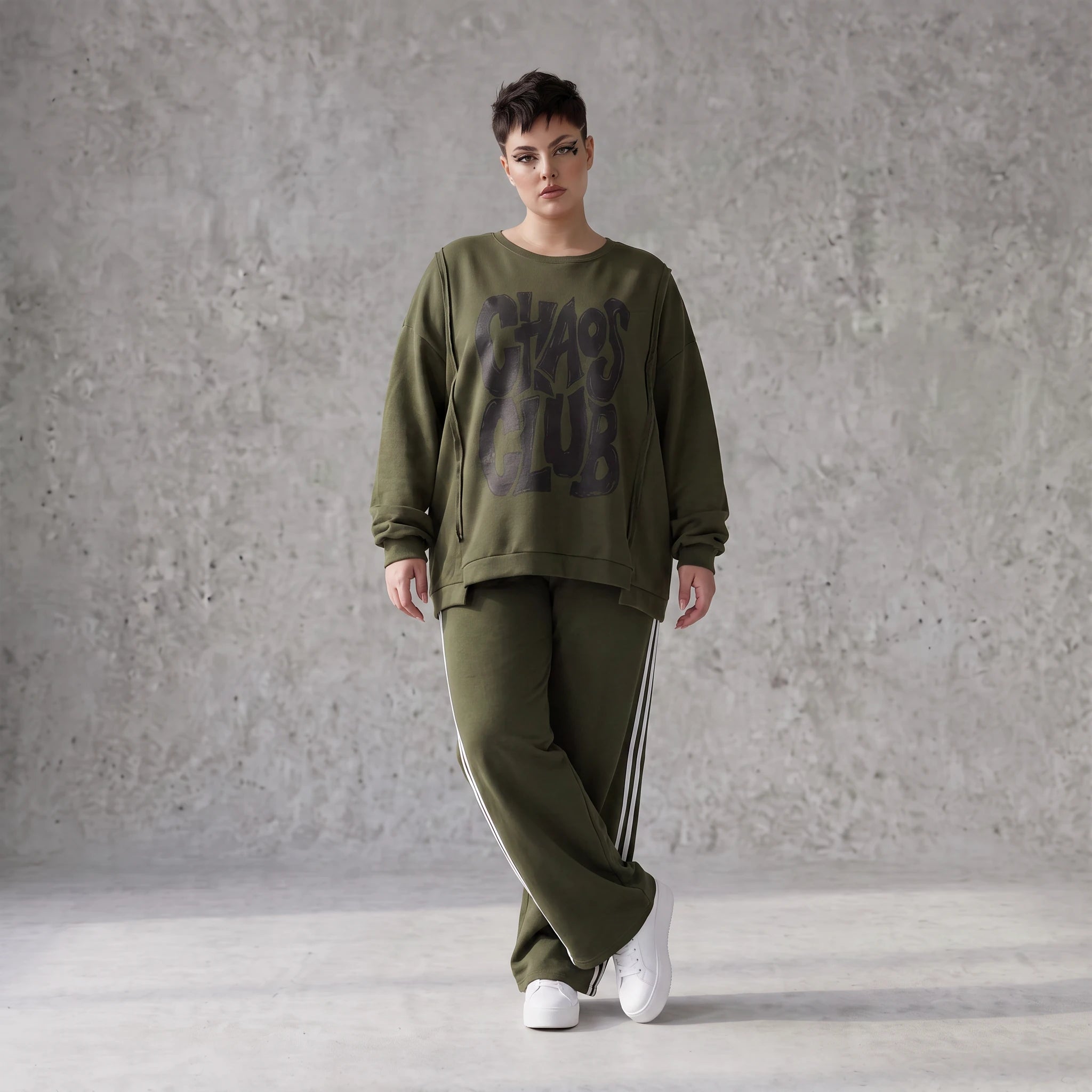 Langarmshirt kastig aus weichem French Terry mit Chaos Club Print und sichtbaren Nähten