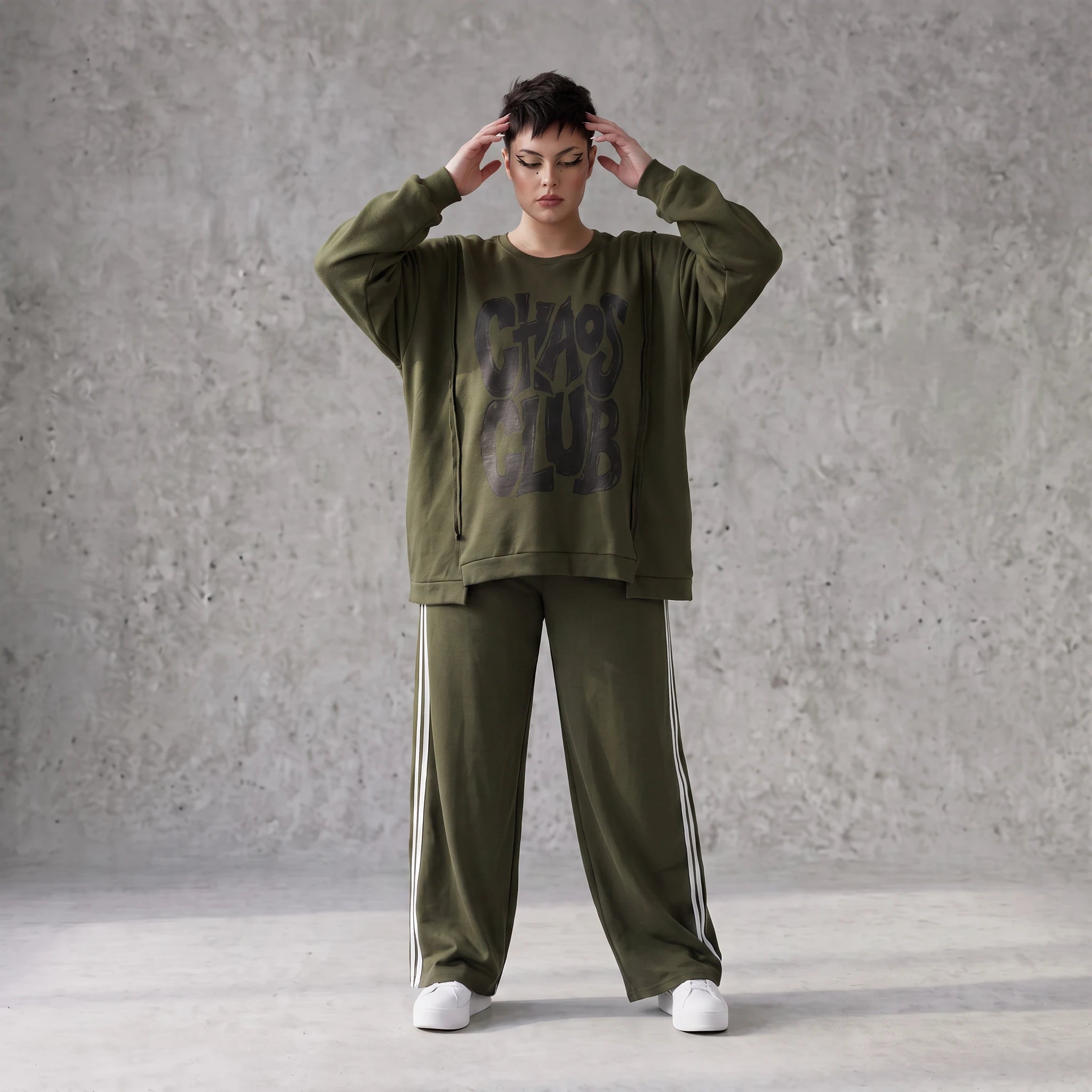 Langarmshirt kastig aus weichem French Terry mit Chaos Club Print und sichtbaren Nähten