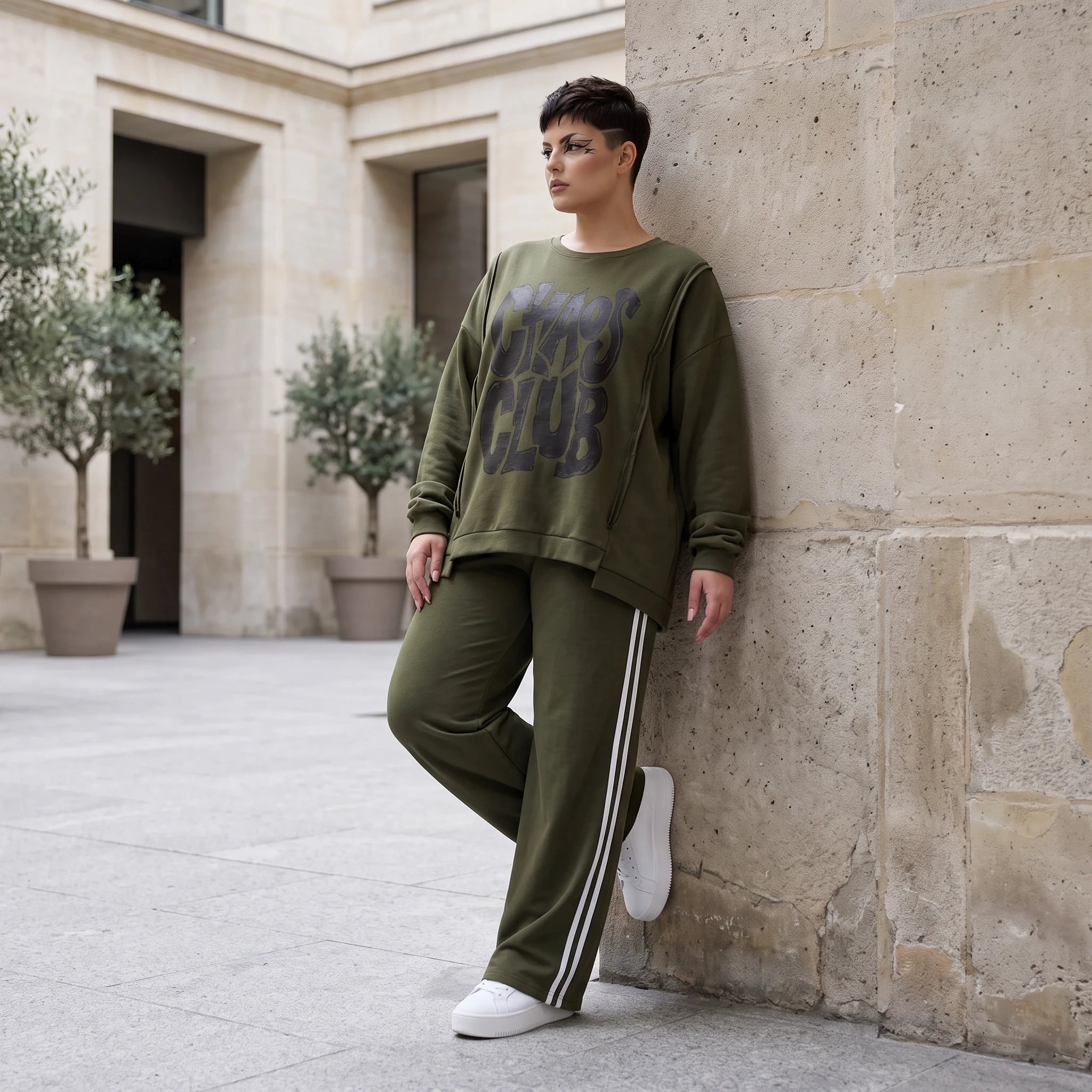 Langarmshirt kastig aus weichem French Terry mit Chaos Club Print und sichtbaren Nähten