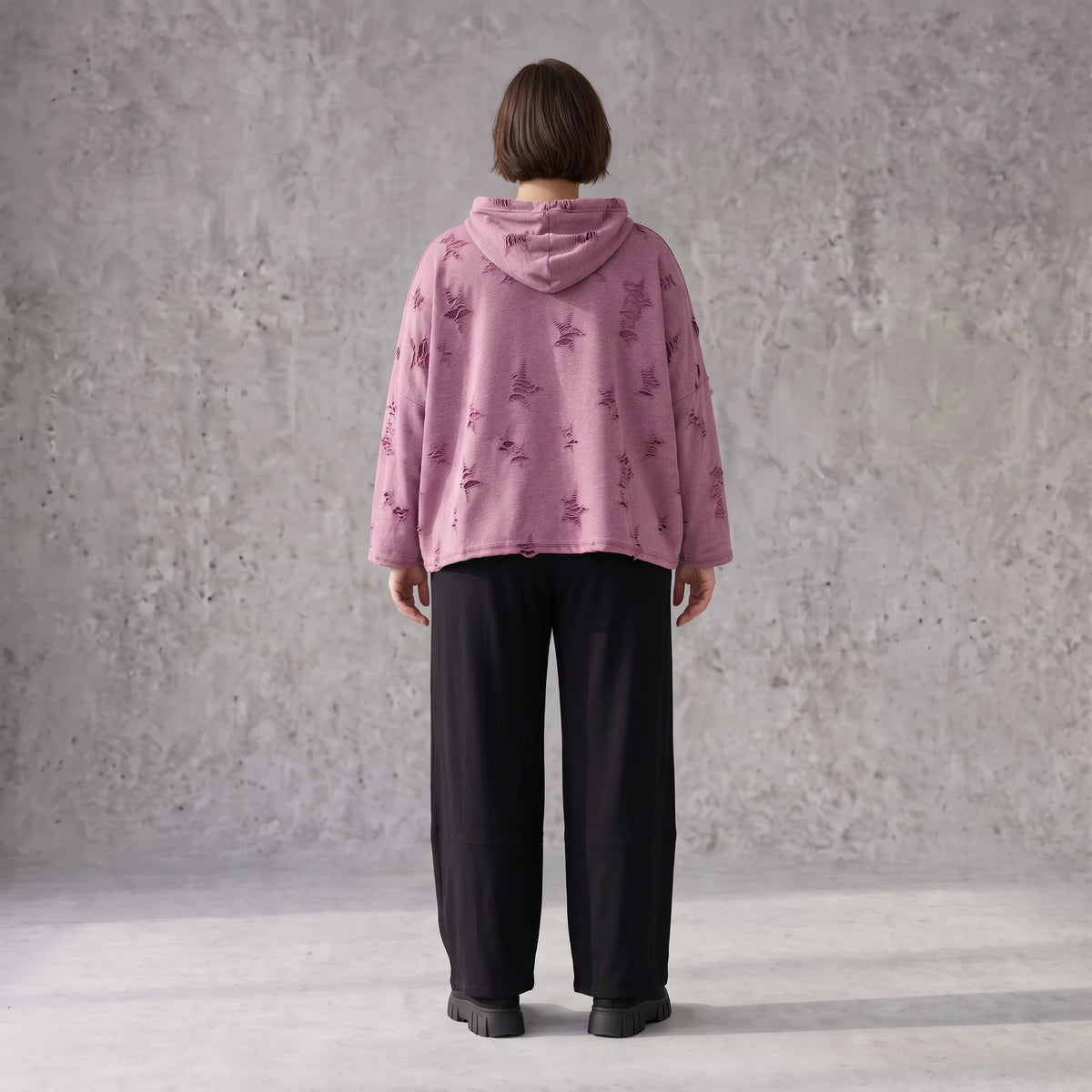 Weinroter Jersey Hoody in Destroyedoptik locker geschnitten mit Kapuze und weichem Fall