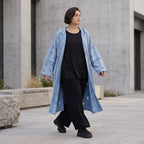 Jeansblauer Kapuzencardigan aus Baumwolljersey mit Elasthan mit lockerem geradem Schnitt