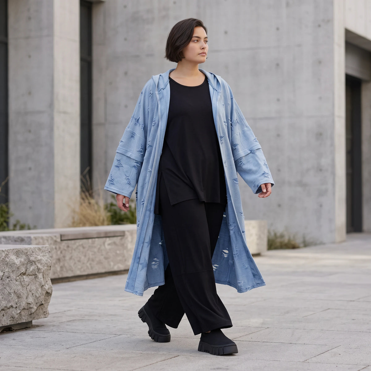 Jeansblauer Kapuzencardigan aus Baumwolljersey mit Elasthan mit lockerem geradem Schnitt