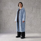 Jeansblauer Kapuzencardigan aus Baumwolljersey mit Elasthan mit lockerem geradem Schnitt