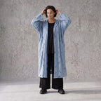 Jeansblauer Kapuzencardigan aus Baumwolljersey mit Elasthan mit lockerem geradem Schnitt