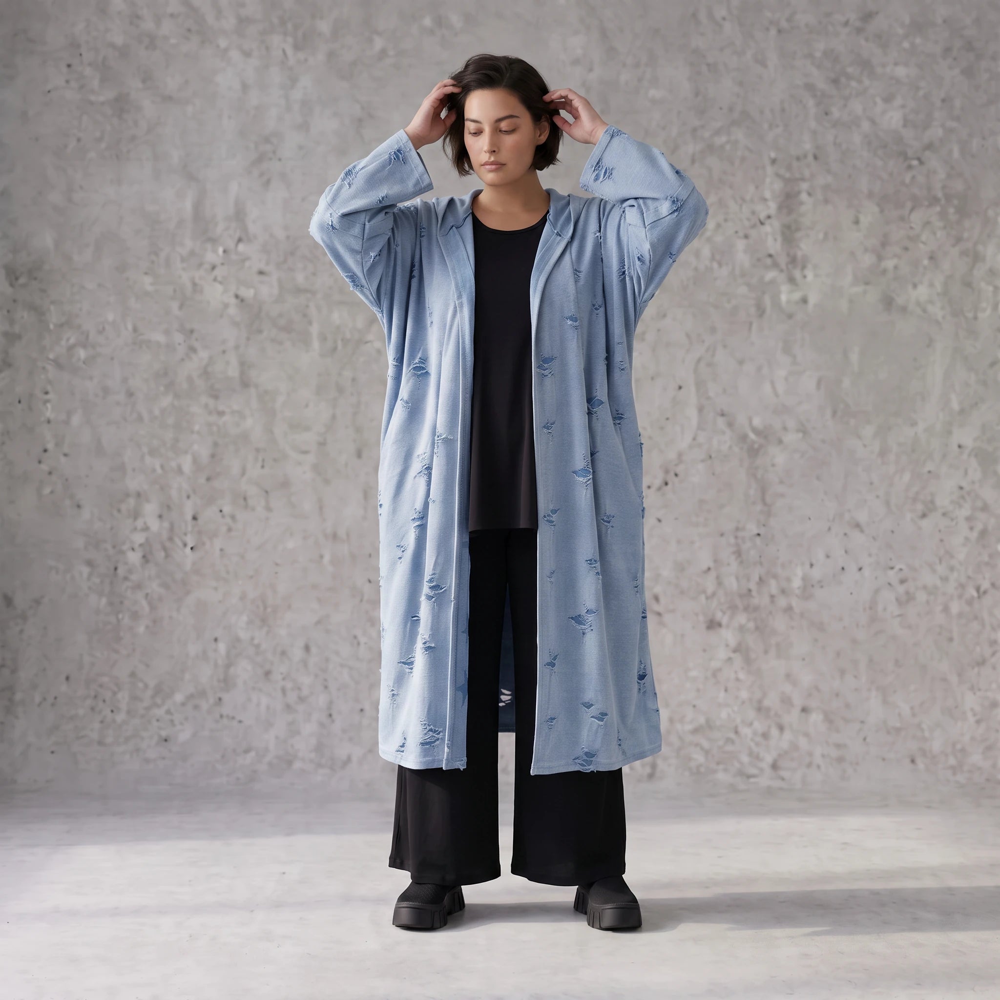Jeansblauer Kapuzencardigan aus Baumwolljersey mit Elasthan mit lockerem geradem Schnitt