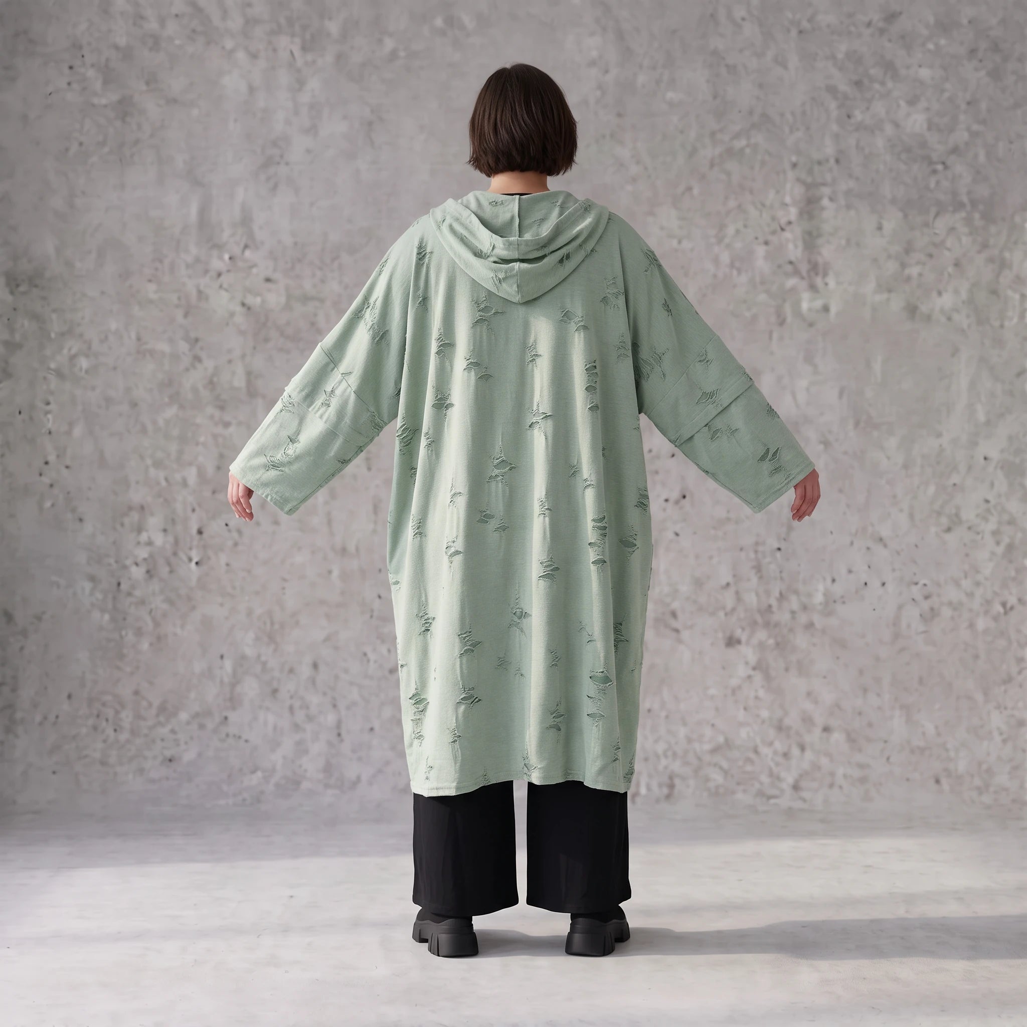 Cardigan in Pistaziengrün mit Kapuze aus weichem Jersey gerade geschnitten offen tragbar