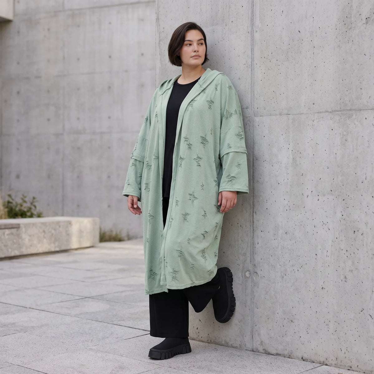 Cardigan in Pistaziengrün mit Kapuze aus weichem Jersey gerade geschnitten offen tragbar