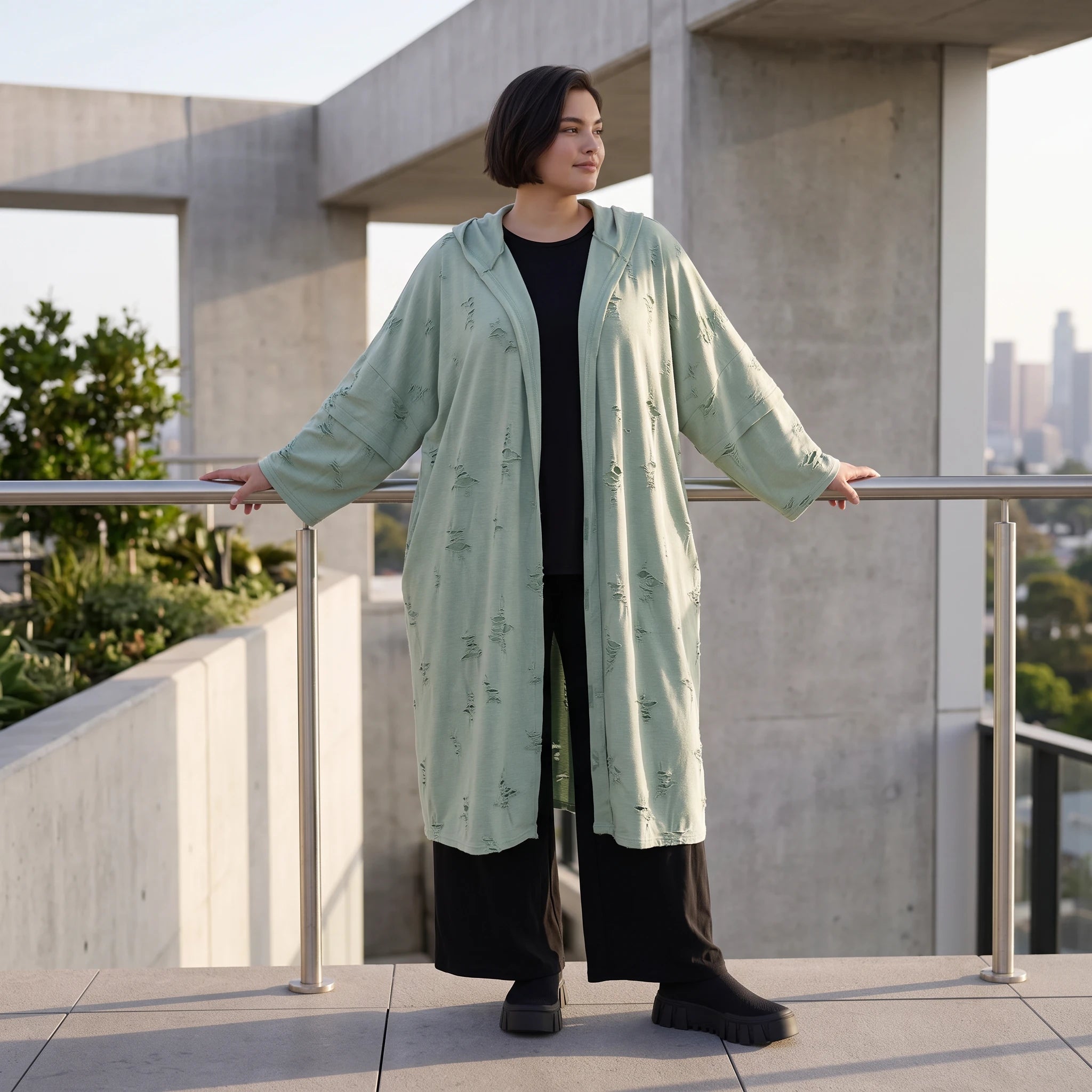 Cardigan in Pistaziengrün mit Kapuze aus weichem Jersey gerade geschnitten offen tragbar