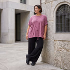 Shirt in Weinrot mit Stern Print im Used Look aus Baumwolljersey mit geradem Schnitt