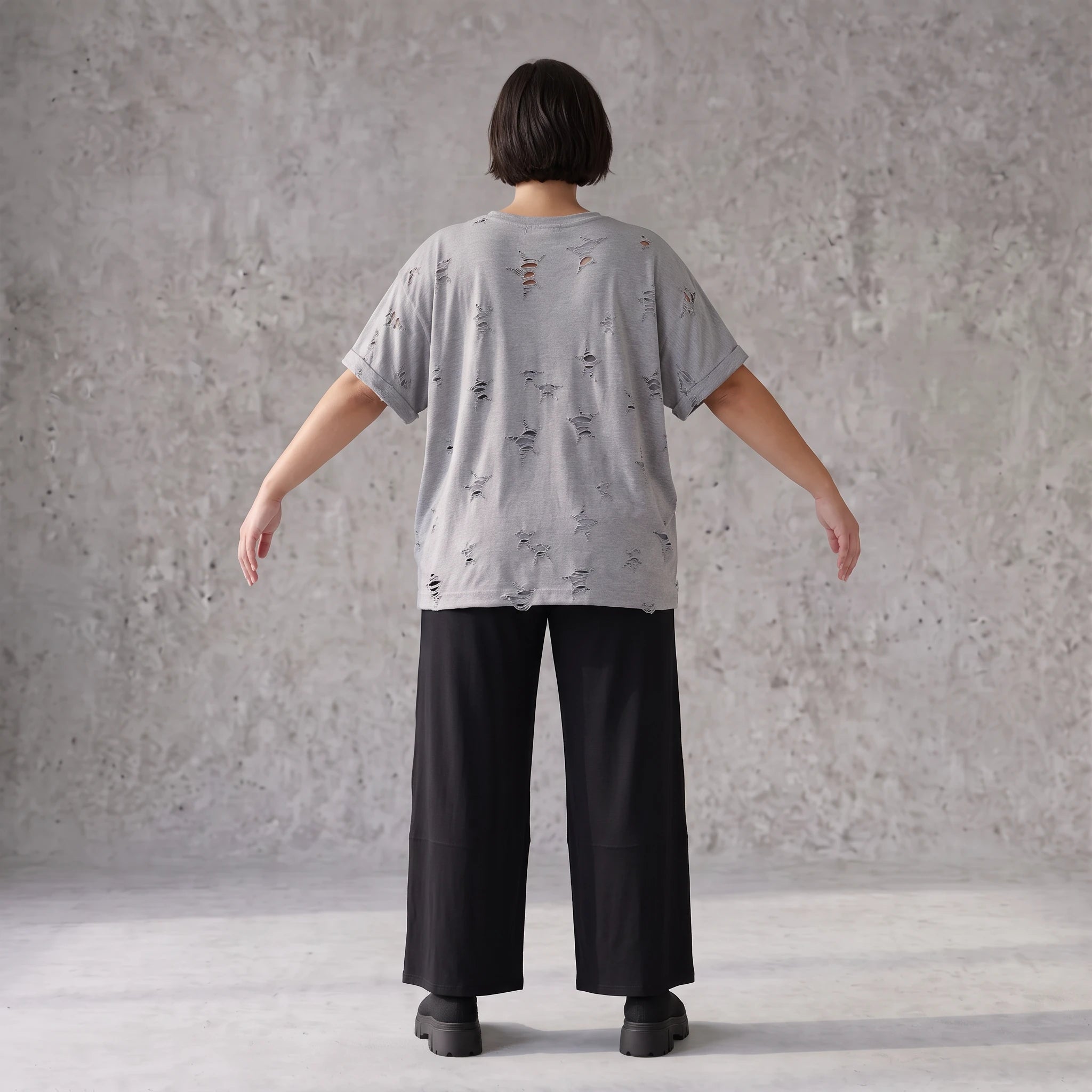 Graues Shirt im Destroyedlook aus weichem Jersey mit Rundhalsausschnitt geradem Schnitt