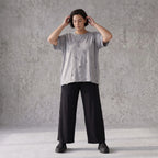 Graues Shirt im Destroyedlook aus weichem Jersey mit Rundhalsausschnitt geradem Schnitt