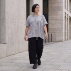 Graues Shirt im Destroyedlook aus weichem Jersey mit Rundhalsausschnitt geradem Schnitt