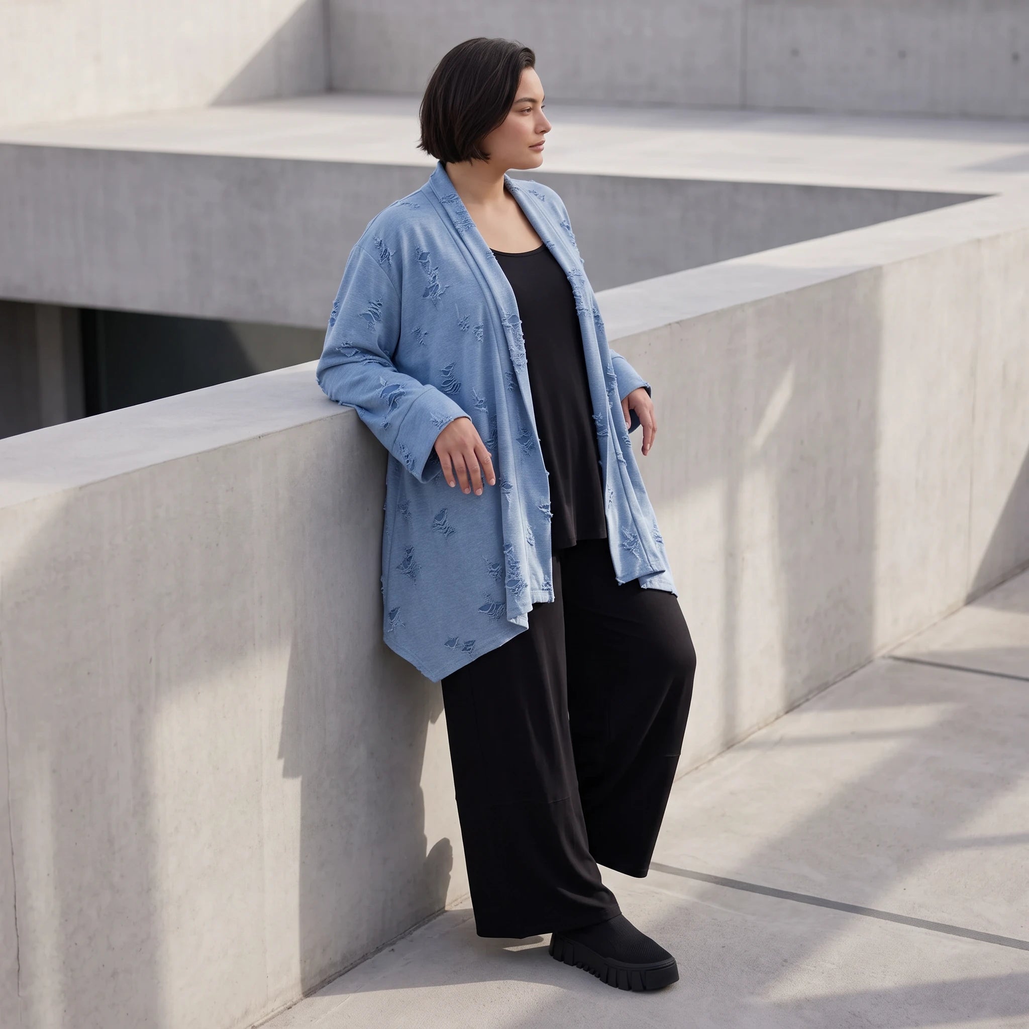 Jeansblauer Jersey Cardigan in A-Linie mit Sternenprint im Destroyed-Look offen locker
