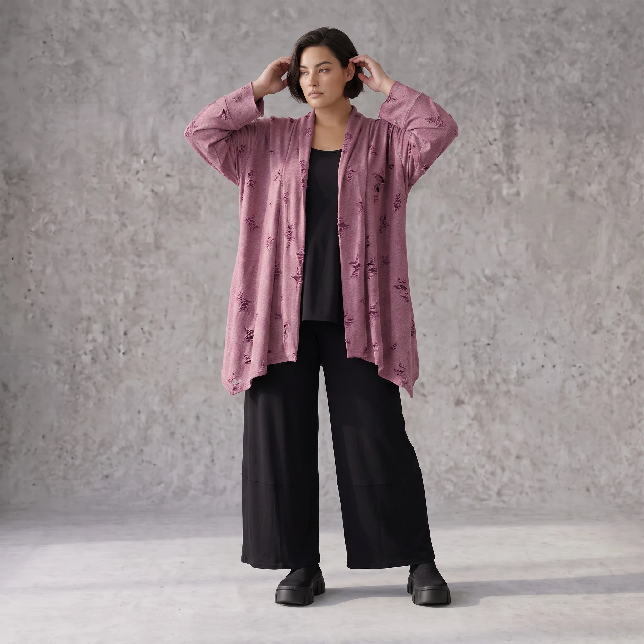 Weinroter Cardigan in A-Linie mit U-Ausschnitt Sternenmotiv im Destroyedlook Taschen