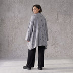 Cardigan aus staubgrauem Jersey mit Sternenmotiv in Destroyed Optik und offenem Schnitt