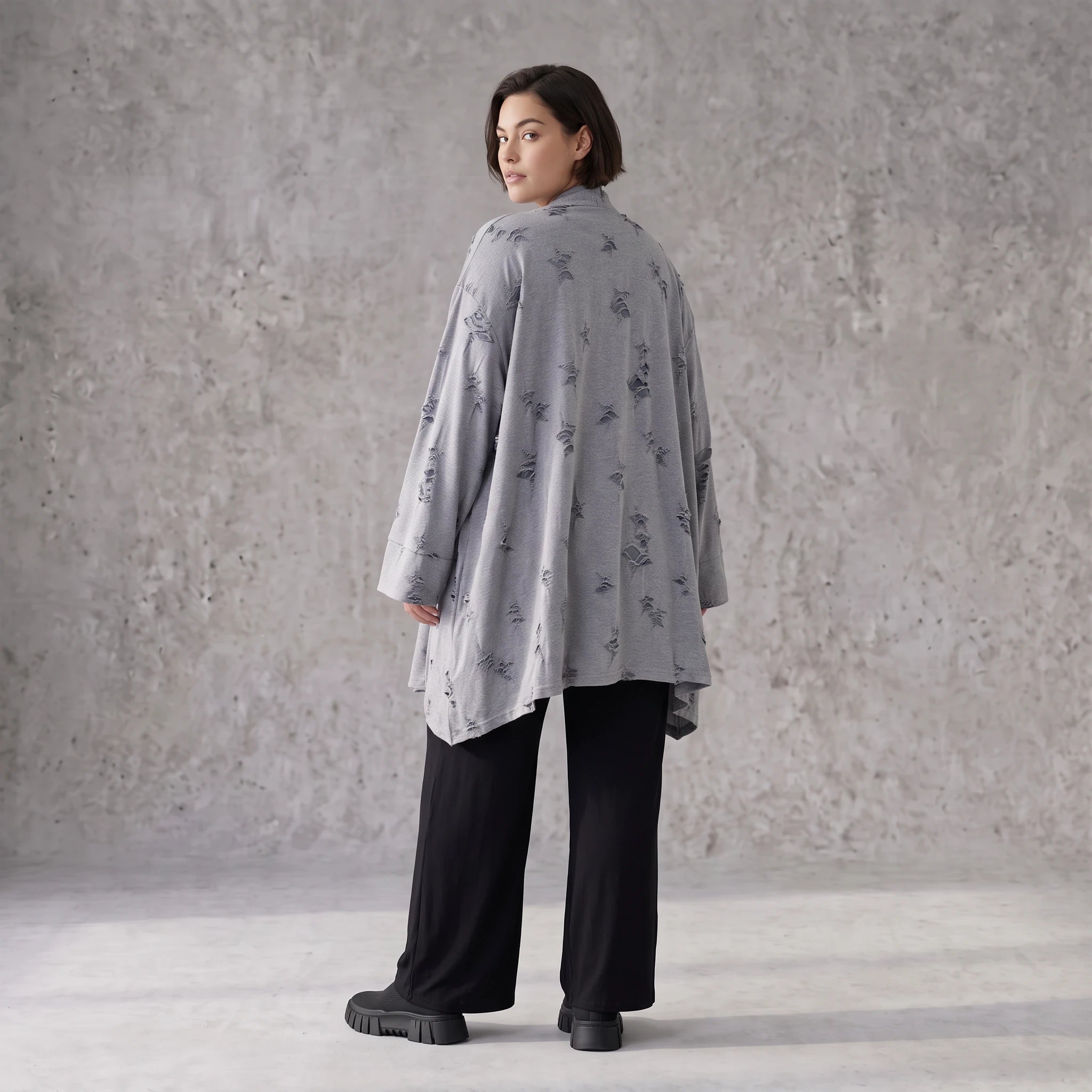 Cardigan aus staubgrauem Jersey mit Sternenmotiv in Destroyed Optik und offenem Schnitt