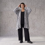 Cardigan aus staubgrauem Jersey mit Sternenmotiv in Destroyed Optik und offenem Schnitt