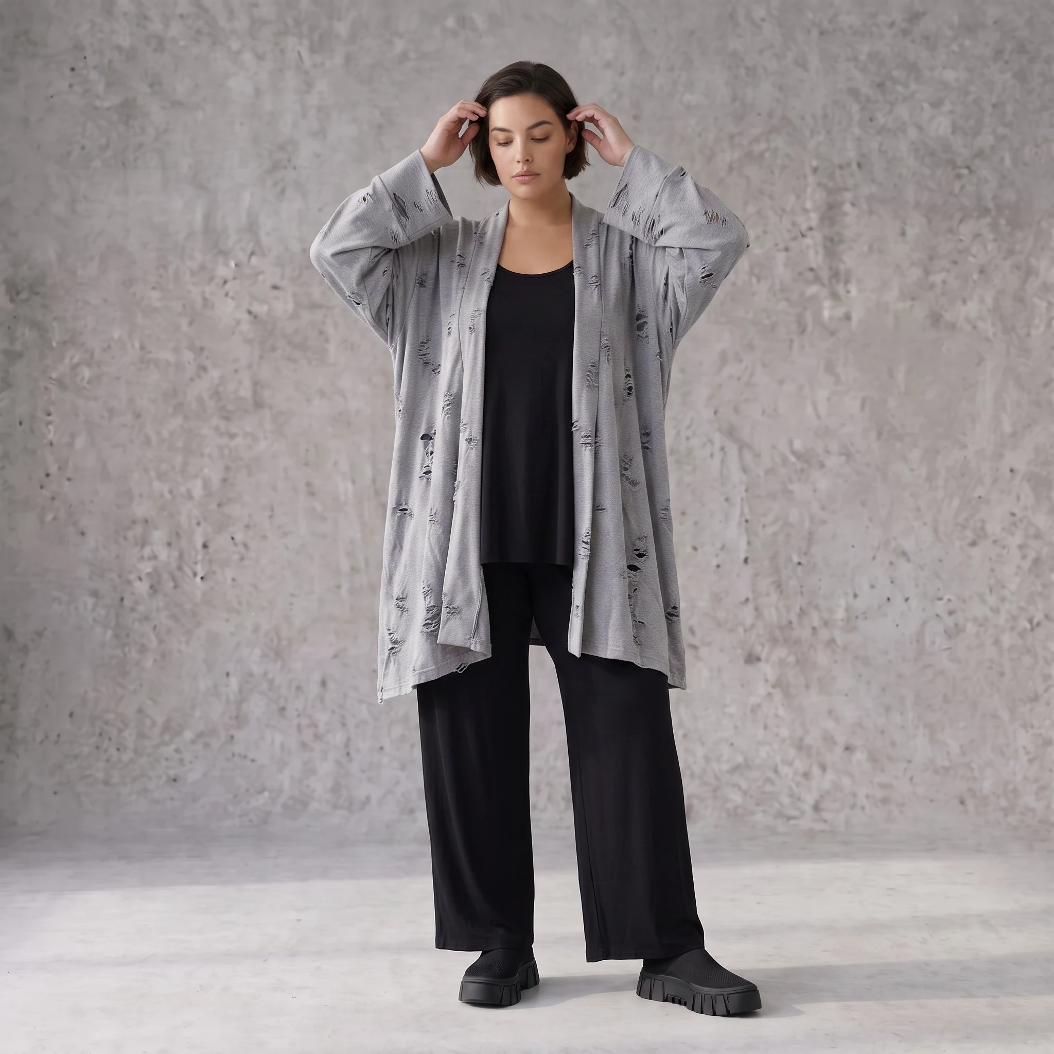 Cardigan aus staubgrauem Jersey mit Sternenmotiv in Destroyed Optik und offenem Schnitt