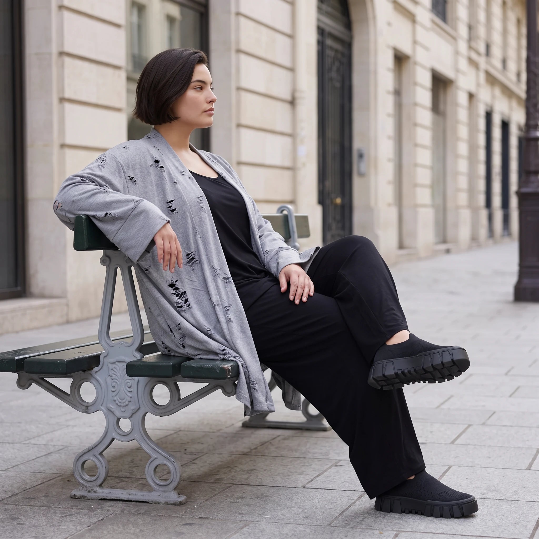 Cardigan aus staubgrauem Jersey mit Sternenmotiv in Destroyed Optik und offenem Schnitt
