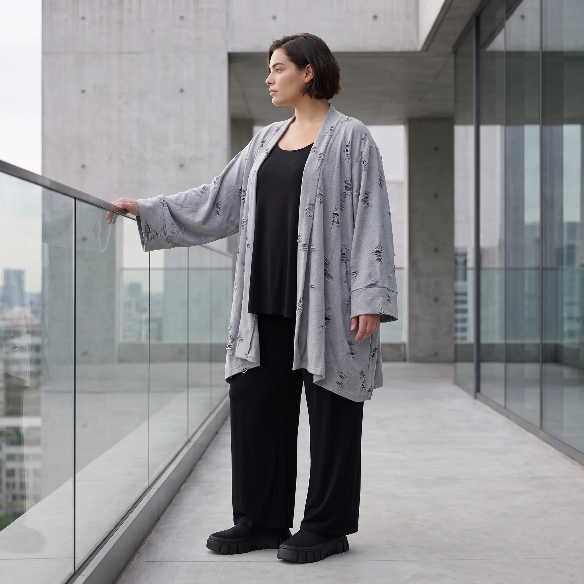 Cardigan aus staubgrauem Jersey mit Sternenmotiv in Destroyed Optik und offenem Schnitt