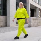 Karottenhose in Limettengrün aus elastischem Travellerstoff mit Tüll und Schnürdetails