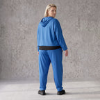 Karottenhose in Royalblau aus Travellerstoff mit Stretch Tülldetails Schnürung Taschen