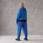 Royalblauer Hoody aus leichtem Travellergewebe mit Elasthan in kastiger lockerer Passform