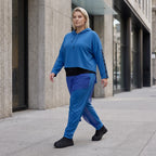 Royalblauer Hoody aus leichtem Travellergewebe mit Elasthan in kastiger lockerer Passform