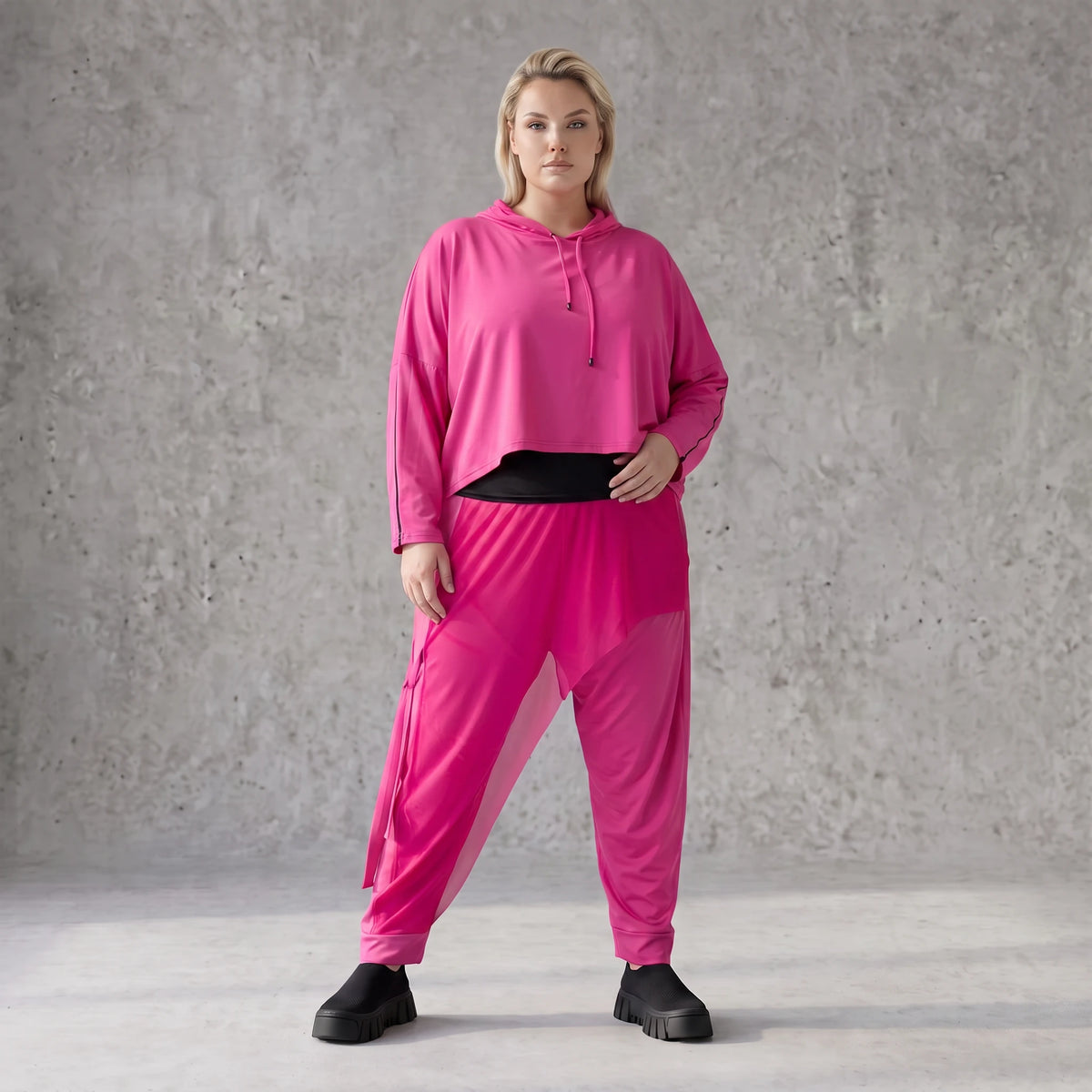 Fuchsia Hoody aus Travellersweat mit Stretch in kastiger Form und Kapuze mit Tunnelzug