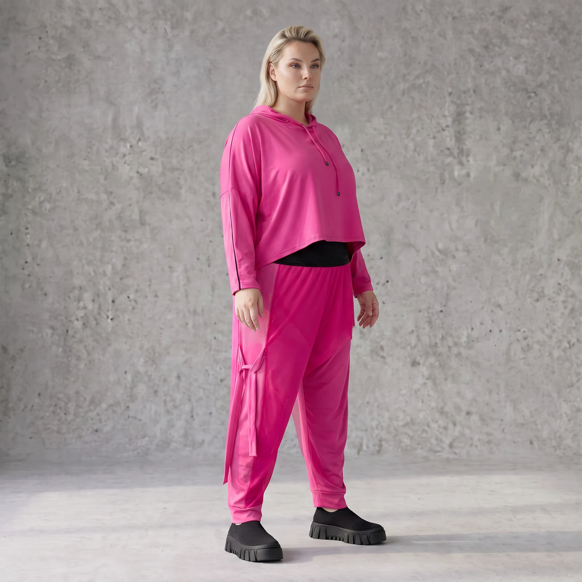 Fuchsia Hoody aus Travellersweat mit Stretch in kastiger Form und Kapuze mit Tunnelzug