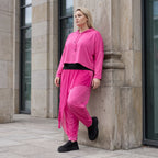 Fuchsia Hoody aus Travellersweat mit Stretch in kastiger Form und Kapuze mit Tunnelzug