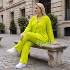 Travellerhose in Limettengrün gerade geschnitten elastisch bügelfrei mit Overlocknaht