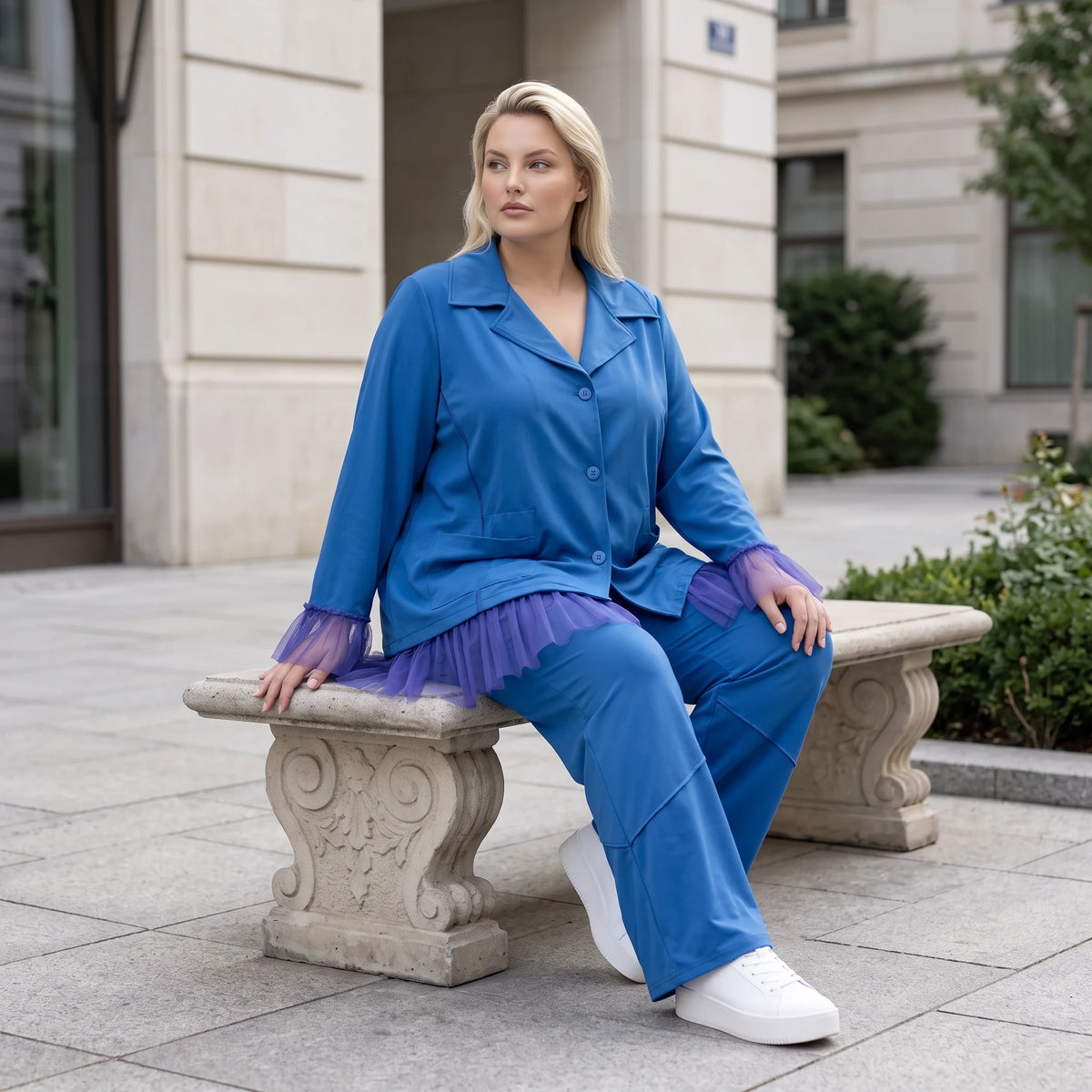 Royalblaue Schlupfhose mit geradem Bein elastisch mit Zierklappen und sichtbarer Naht