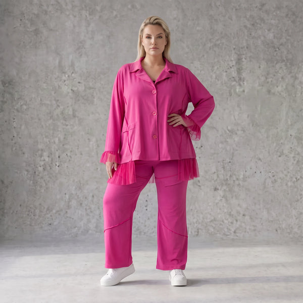 Fuchsia Stretchhose aus Travellergewebe mit geradem Bein Zierklappen und Overlocknaht